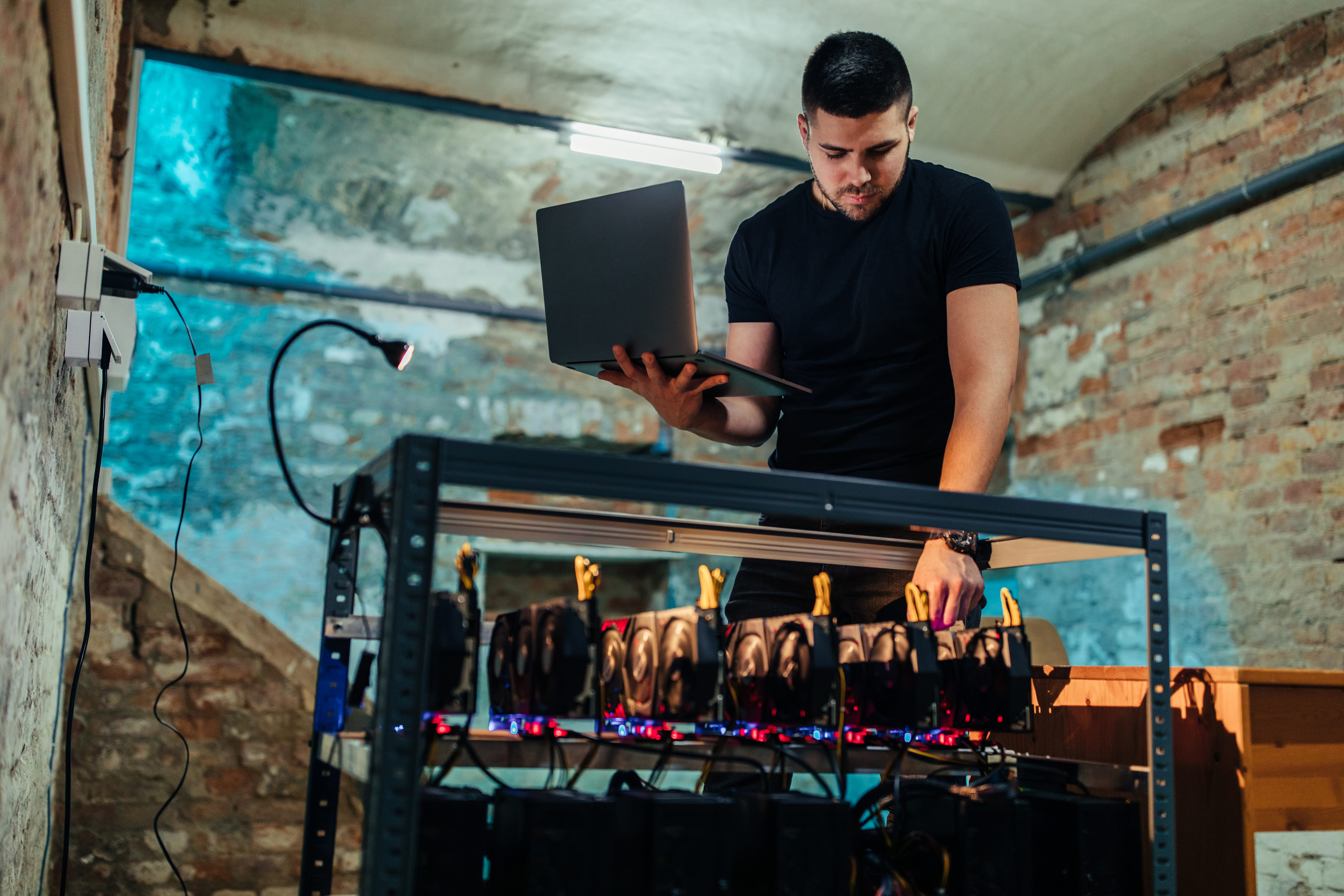 Apa Itu Crypto Mining? Cara Kerja, Keuntungan dan Risikony